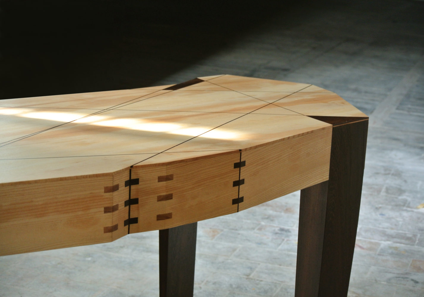 Bureau-Zandesk-fràne-et-wengÇ-dÇtail-plateau-StÇphane-Pennec-1