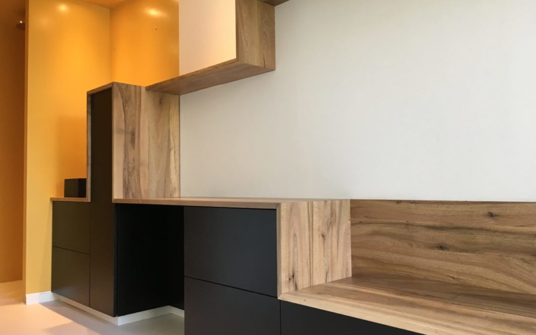 Enfilade en noyer massif et valchromat noir