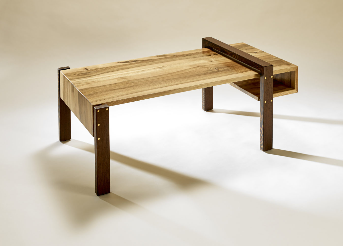 Creation-Stephane-Pennec-Table-Basse-Suspendue-1